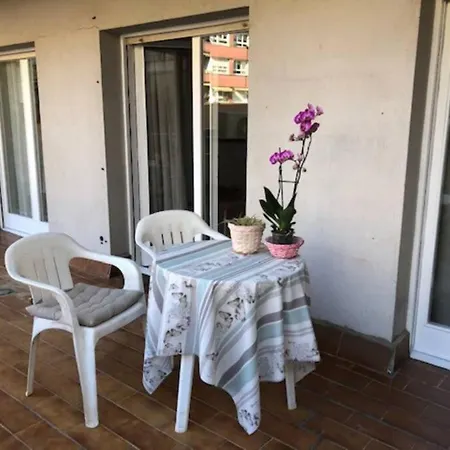 Comode Al Bell Mig De Apartament Girona