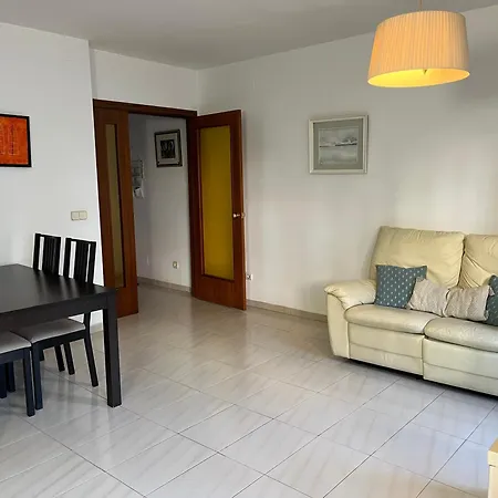Comode Al Bell Mig De Apartament Girona